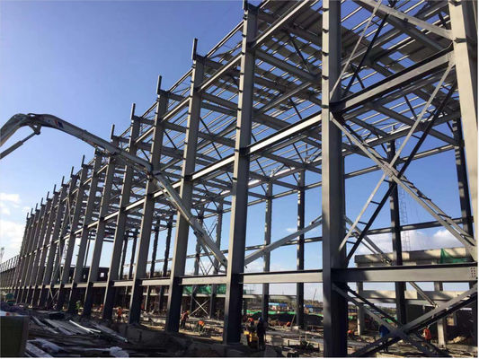 การผลิตอย่างรวดเร็ว โครงสร้างสแตนเลสแบบ Prefab Light โครงสร้างสแตนเลสขนาดใหญ่ Portal Frame โกดังโลหะ
