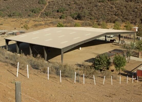 โครงสร้างกรอบเหล็ก Prefab สําหรับเครื่องจักรการเกษตร Q235B Q355B