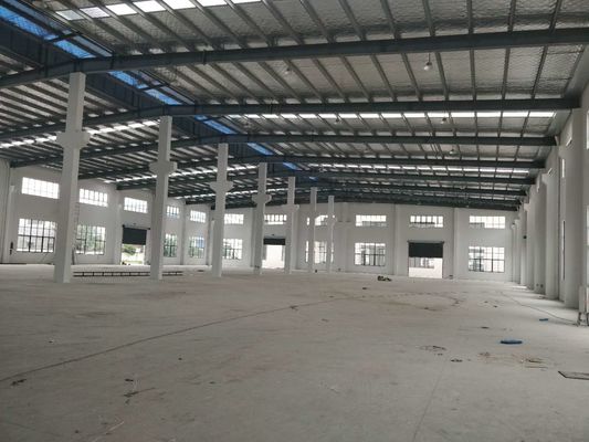 คลังสินค้าโครงสร้างเหล็กเบาที่มีรั้ว H-Section อายุการใช้งาน 50 ปี