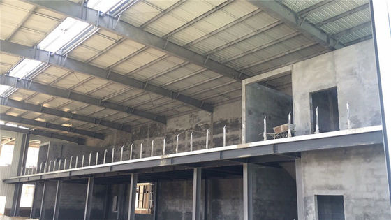 โครงสร้างเหล็กเบาอุตสาหกรรม Prefabricated อาคารคลังสินค้า H ส่วนก่อสร้าง ผลิตโดยจีน