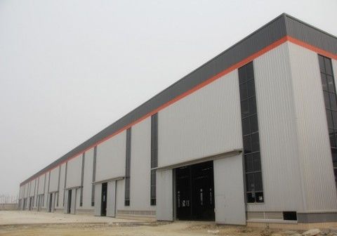 โครงสร้างเหล็กเบาอุตสาหกรรม Prefabricated อาคารคลังสินค้า H ส่วนก่อสร้าง ผลิตโดยจีน