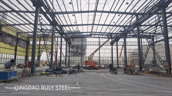 การผลิตอย่างรวดเร็ว โครงสร้างสแตนเลสแบบ Prefab Light โครงสร้างสแตนเลสขนาดใหญ่ Portal Frame โกดังโลหะ