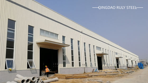 โครงสร้างอุตสาหกรรม Prefab / Preengineered Steel Structure Building โรงงานกันความร้อนจากเหล็กเบา