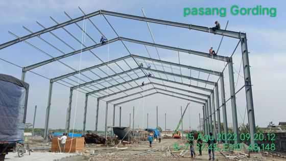 โครงสร้างอุตสาหกรรม Prefab / Preengineered Steel Structure Building โรงงานกันความร้อนจากเหล็กเบา