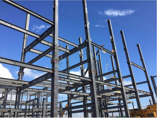 โครงสร้างอุตสาหกรรม Prefab / Preengineered Steel Structure Building โรงงานกันความร้อนจากเหล็กเบา