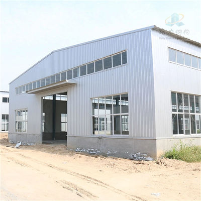คลังสินค้าโครงสร้างเหล็ก Prefab พร้อมแกะ H-Section และแผ่นแซนวิช