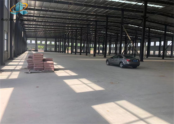 โกดังโครงสร้างเหล็ก Prefab กับ H-Section Beams อายุการใช้งาน 50 ปี