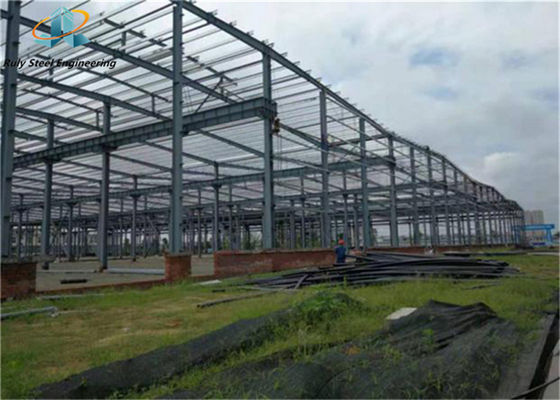 อาคารโครงสร้างเหล็กสำเร็จรูป Q235B โรงงานตัดเย็บเสื้อผ้าโครงสร้างเหล็ก