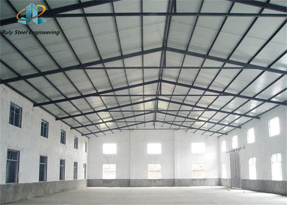 ประหยัด คุณภาพสูง Pre-engineered Prefabricated โครงสร้างเหล็กโรงงานคลัง