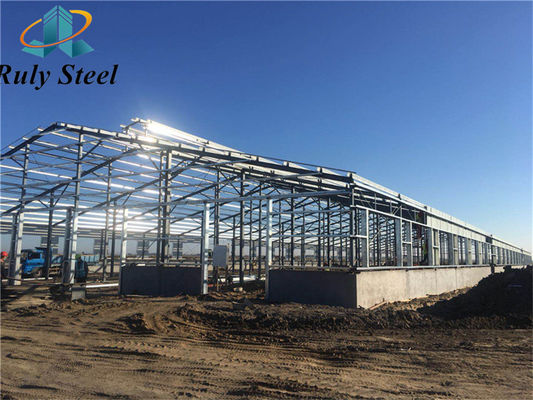 ประหยัด คุณภาพสูง Pre-engineered Prefabricated โครงสร้างเหล็กโรงงานคลัง