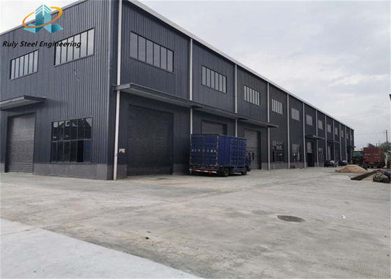 โครงสร้างเหล็ก โครงสร้างเหล็กเรือนเหล็ก Prefabricated วัสดุ H รางและเสา โรงงานเหล็กขนาดใหญ่