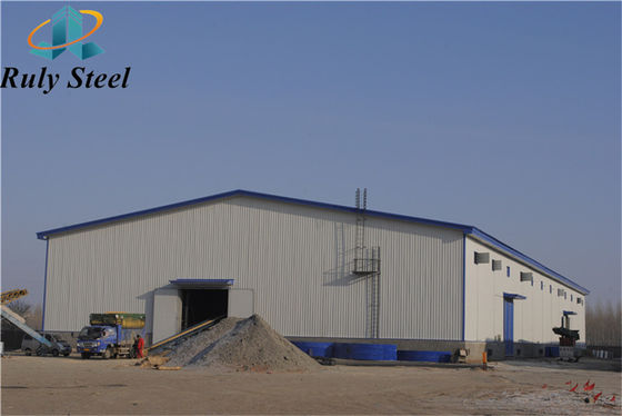 โครงสร้างเหล็ก โครงสร้างเหล็กเรือนเหล็ก Prefabricated วัสดุ H รางและเสา โรงงานเหล็กขนาดใหญ่