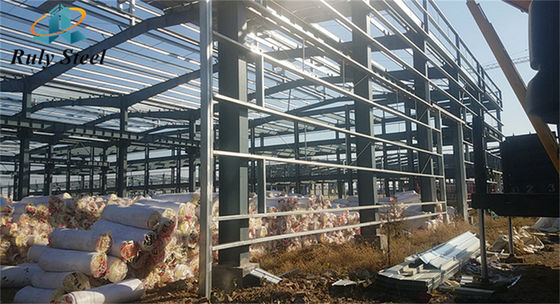 H ส่วนอาคารโครงสร้างเหล็ก Pre-engineered โกดัง prefab เหล็กคุณภาพสูง