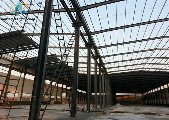 H ส่วนอาคารโครงสร้างเหล็ก Pre-engineered โกดัง prefab เหล็กคุณภาพสูง