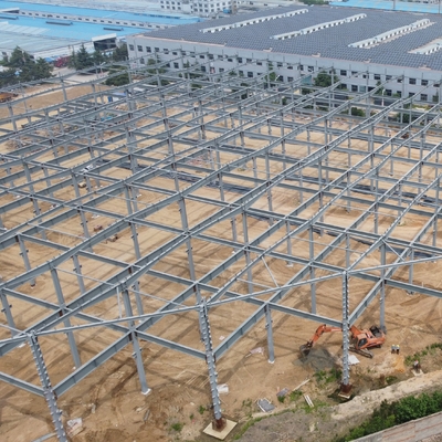 คลังสินค้าเหล็ก Prefab Custom พร้อมขั้ว H-Section พร้อมรับรอง CE
