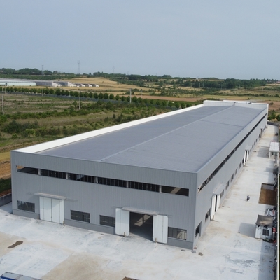 โครงสร้างเหล็ก Prefabricated Custom Warehouse Q355 ราง H-Section