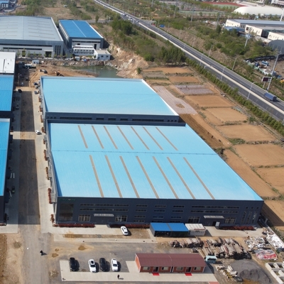 Q235B อาคารคลังสินค้าเหล็กชุดเตรียมพร้อมที่มีอายุการใช้งาน 50 ปี
