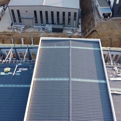 โรงงานสร้างโครงสร้างเหล็กแบบ Prefab พร้อมขั้ว H-Section พร้อมรับรอง CE