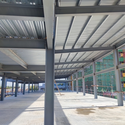 โรงงานสร้างโครงสร้างเหล็กแบบ Prefab พร้อมเครนระบายฟ้า Q235B Q355B