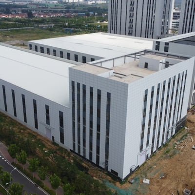 อาคารโครงสร้างเหล็กสำเร็จรูปสำหรับคลังสินค้า โรงงาน สามารถปรับแต่งได้