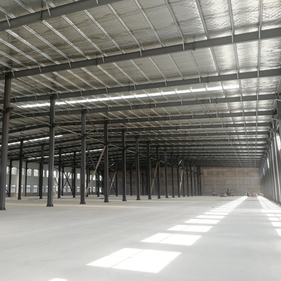 โกดังโครงสร้างเหล็ก Prefab กับ H-Section Beams อายุการใช้งาน 50 ปี