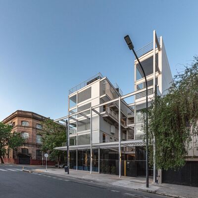 อาคารอพาร์ตเมนต์โครงสร้างเหล็กสมัยใหม่ ที่อยู่อาศัยสำเร็จรูปทนทานสำหรับการใช้ชีวิตในเมือง