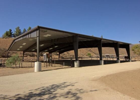 คลังสินค้าโครงสร้างเหล็กแบบ Prefab ที่มีอายุการใช้งาน 50 ปี