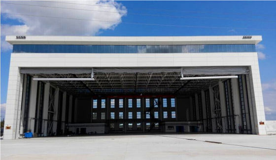 โรงเก็บเครื่องบินเหล็กสำเร็จรูปพร้อมการออกแบบพื้นที่ขนาดใหญ่