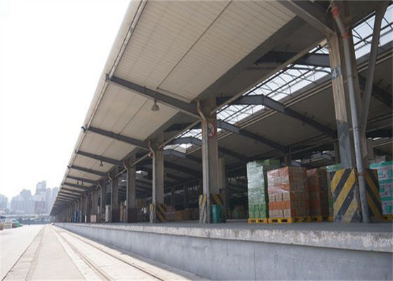 โกดังโครงสร้างเหล็กสำเร็จรูป Q235B Q355B อายุการใช้งาน 50 ปี